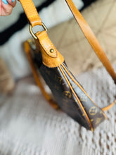 Load image into Gallery viewer, Odeon pm