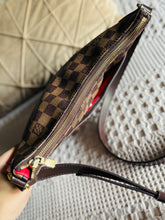 Load image into Gallery viewer, Bloomsbury