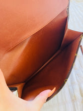 Load image into Gallery viewer, Rabat clutch