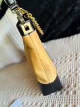 Load image into Gallery viewer, Gucci tote with chain accessory