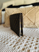 Load image into Gallery viewer, Rabat clutch with strap