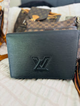 Load image into Gallery viewer, Black epi trapeze clutch