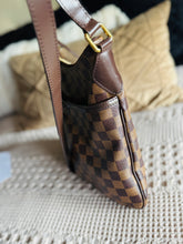 Load image into Gallery viewer, Bloomsbury