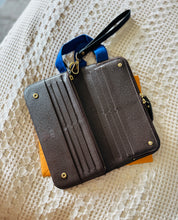 Load image into Gallery viewer, Insolite wallet with wristlet