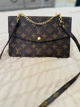 Load image into Gallery viewer, Double Rabat with original strap and chain accessory