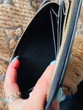 Load image into Gallery viewer, Empreinte zippy wallet