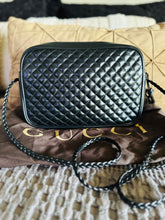 Load image into Gallery viewer, Black trapuntata quilted camera bag