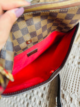 Load image into Gallery viewer, Bloomsbury