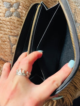 Load image into Gallery viewer, Empreinte zippy wallet