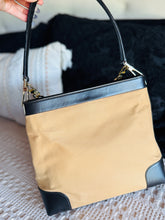 Load image into Gallery viewer, Gucci tote with chain accessory