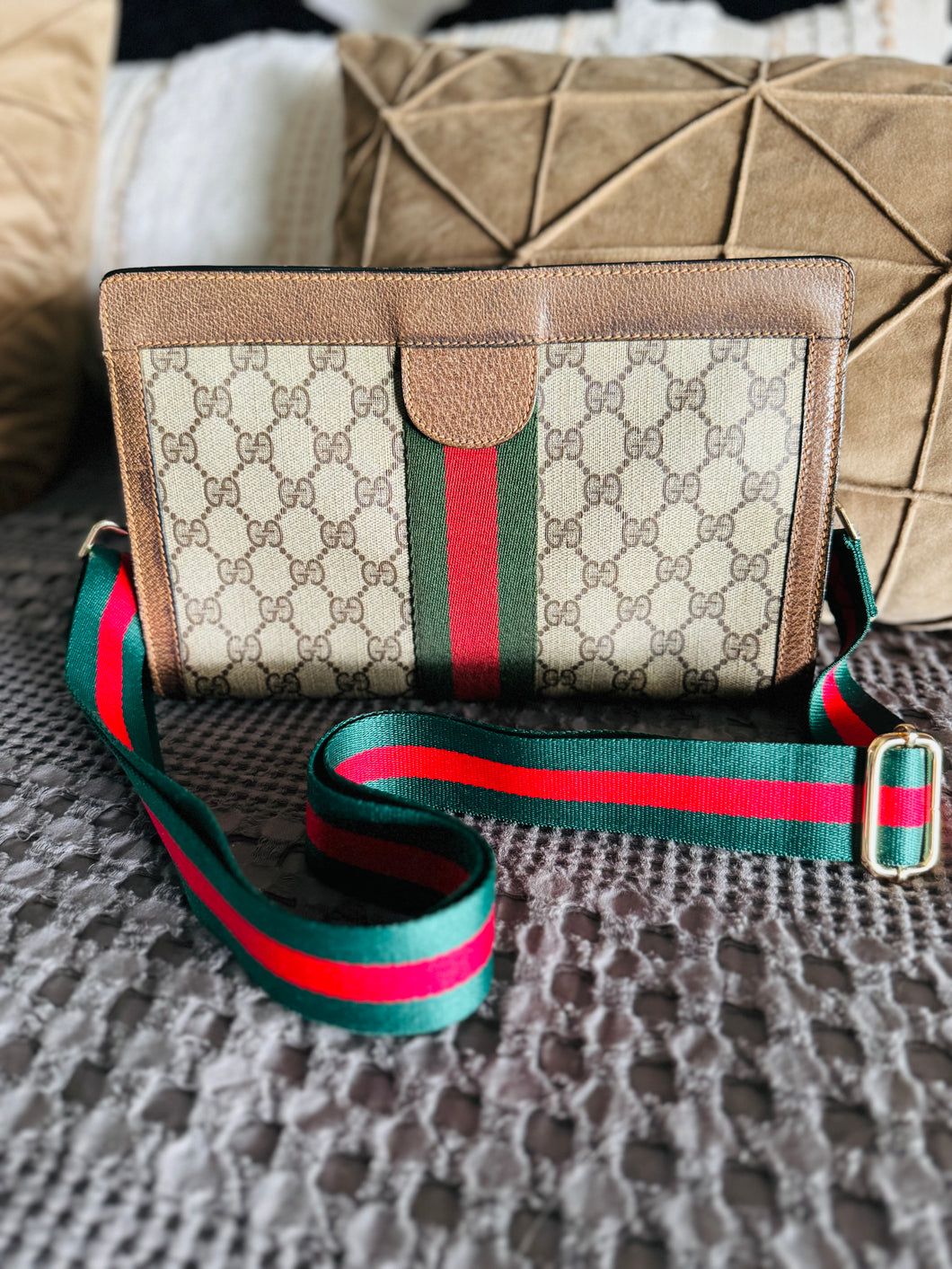 Gucci clutch w crossbody conversion