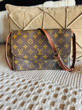 Load image into Gallery viewer, Rabat clutch with strap
