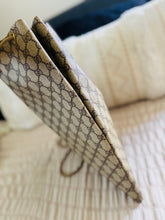 Load image into Gallery viewer, Gucci sling bag
