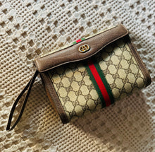 Load image into Gallery viewer, Gucci clutch/wristlet
