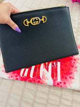 Load image into Gallery viewer, Black Gucci horsebit pouch
