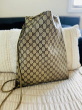 Load image into Gallery viewer, Gucci sling bag
