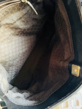 Load image into Gallery viewer, Gucci tote with chain accessory
