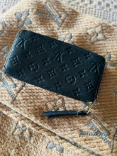 Load image into Gallery viewer, Empreinte zippy wallet
