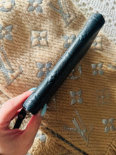 Load image into Gallery viewer, Empreinte zippy wallet
