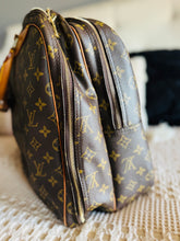 Load image into Gallery viewer, Alize softshell travel bag
