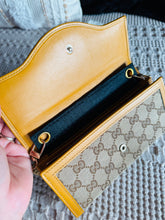 Load image into Gallery viewer, Gucci WOC with insert, chain and box
