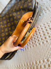 Load image into Gallery viewer, Alize softshell travel bag
