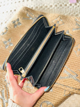 Load image into Gallery viewer, Empreinte zippy wallet
