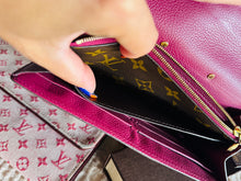 Load image into Gallery viewer, Pallas wallet with chain
