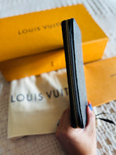 Load image into Gallery viewer, Clemence zippy wallet
