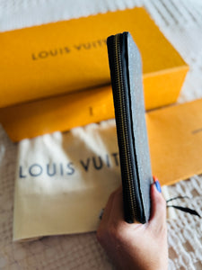 Clemence zippy wallet
