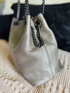 Metallic chain soho