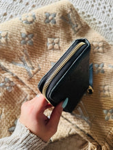 Load image into Gallery viewer, Empreinte zippy wallet
