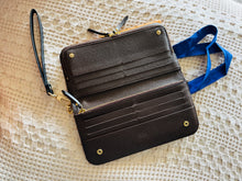 Load image into Gallery viewer, Insolite wallet with wristlet
