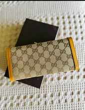 Load image into Gallery viewer, Gucci WOC with insert, chain and box
