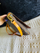 Load image into Gallery viewer, Musette salsa
