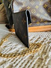 Load image into Gallery viewer, Daily pouch with chain
