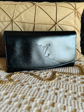 Load image into Gallery viewer, Black epi opera clutch with chain
