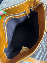 Load image into Gallery viewer, French company bucket with pouch
