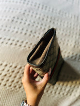 Load image into Gallery viewer, Gucci clutch/wristlet

