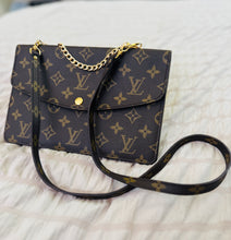 Load image into Gallery viewer, Double Rabat with original strap and chain accessory
