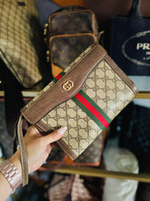 Load image into Gallery viewer, Gucci clutch/wristlet
