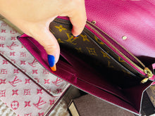 Load image into Gallery viewer, Pallas wallet with chain
