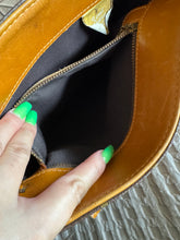 Load image into Gallery viewer, French company bucket with pouch
