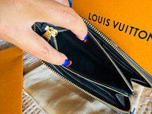 Load image into Gallery viewer, Clemence zippy wallet
