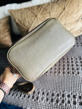 Load image into Gallery viewer, Burberry bucket bag
