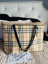 Load image into Gallery viewer, Burberry tote
