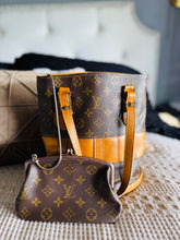 Load image into Gallery viewer, French company bucket with pouch
