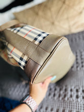 Load image into Gallery viewer, Burberry bucket bag
