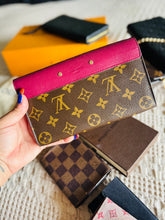 Load image into Gallery viewer, Pallas wallet with chain
