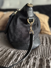 Load image into Gallery viewer, Black Gucci two way bag with strap
